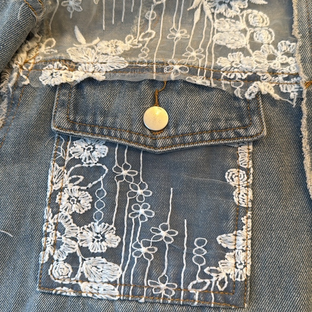 NWOT POL Lace Ruffle Trim Denim Shacket Size Small - Picture 15 of 16